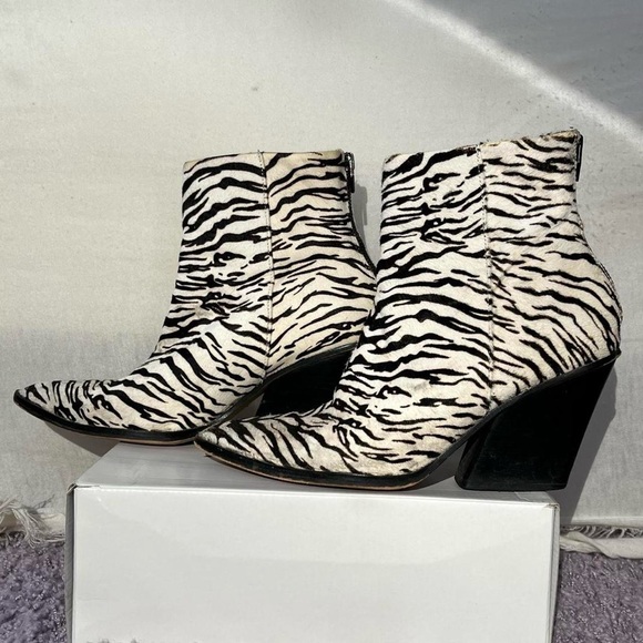 Dolce Vita Issa zebra print calf hair ankle boots - Picture 3 of 7
